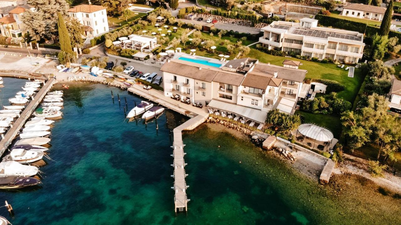 Bella Hotel & Restaurant With Private Dock For Mooring Boats San Felice del Benaco Exterior photo